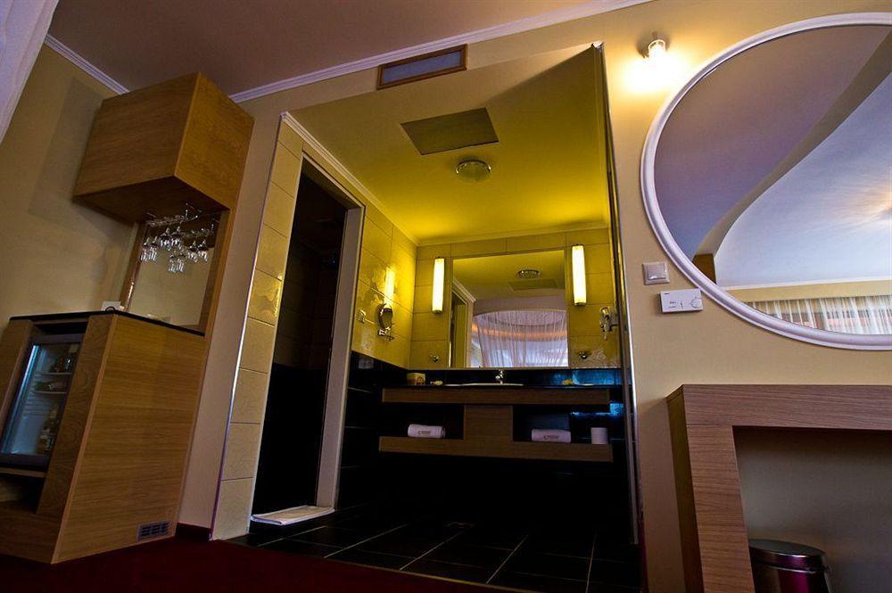 Erdospuszta Club Hotel Fenyves เดเบรตเซน ภายนอก รูปภาพ