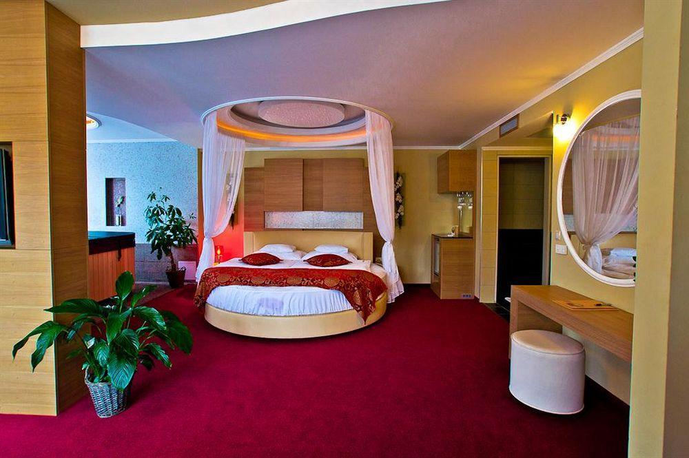 Erdospuszta Club Hotel Fenyves เดเบรตเซน ภายนอก รูปภาพ
