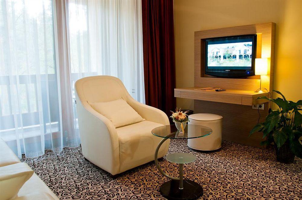 Erdospuszta Club Hotel Fenyves เดเบรตเซน ภายนอก รูปภาพ