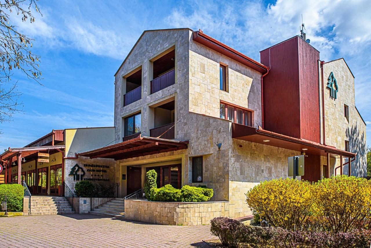 Erdospuszta Club Hotel Fenyves เดเบรตเซน ภายนอก รูปภาพ