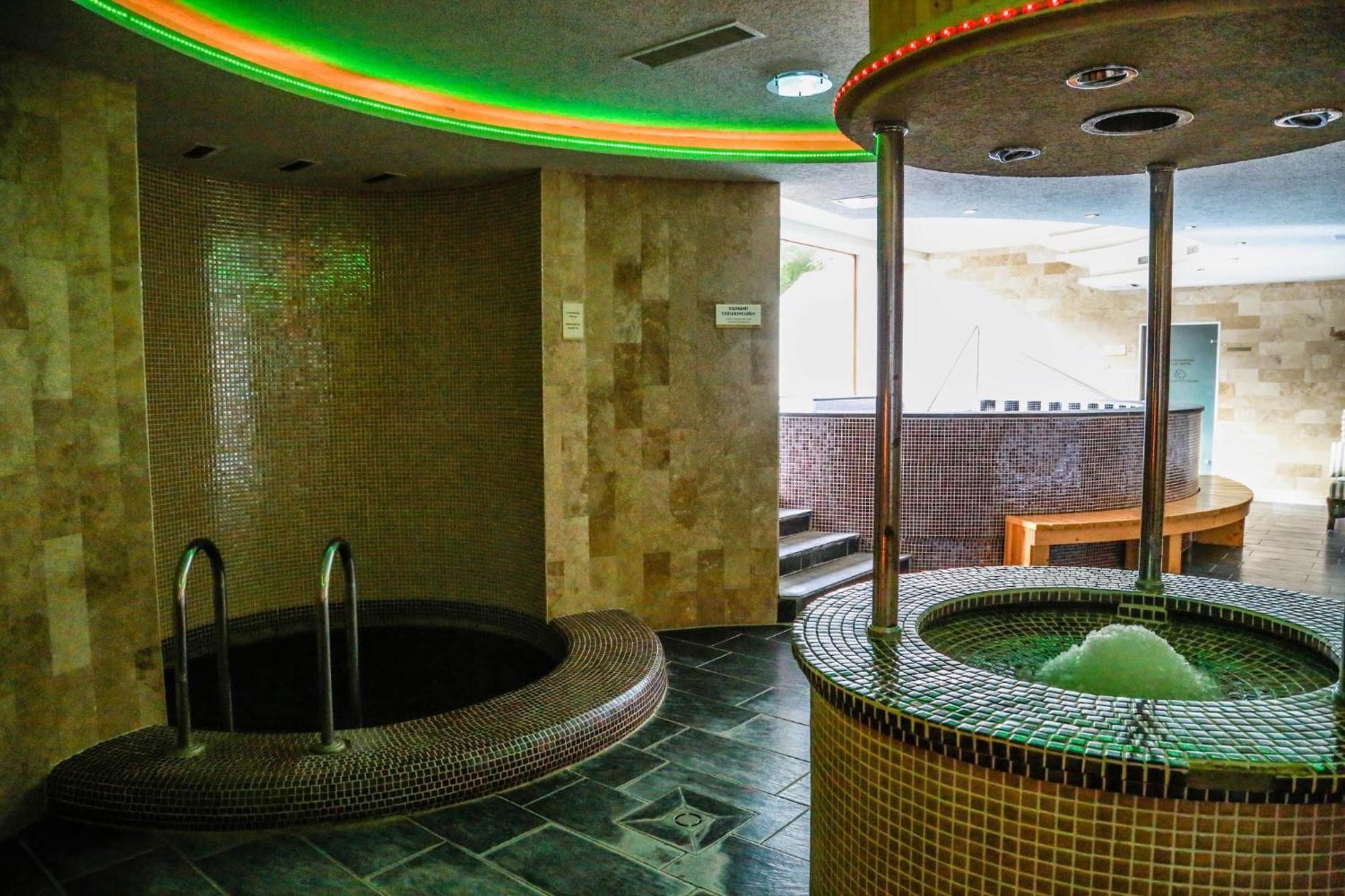 Erdospuszta Club Hotel Fenyves เดเบรตเซน ภายนอก รูปภาพ