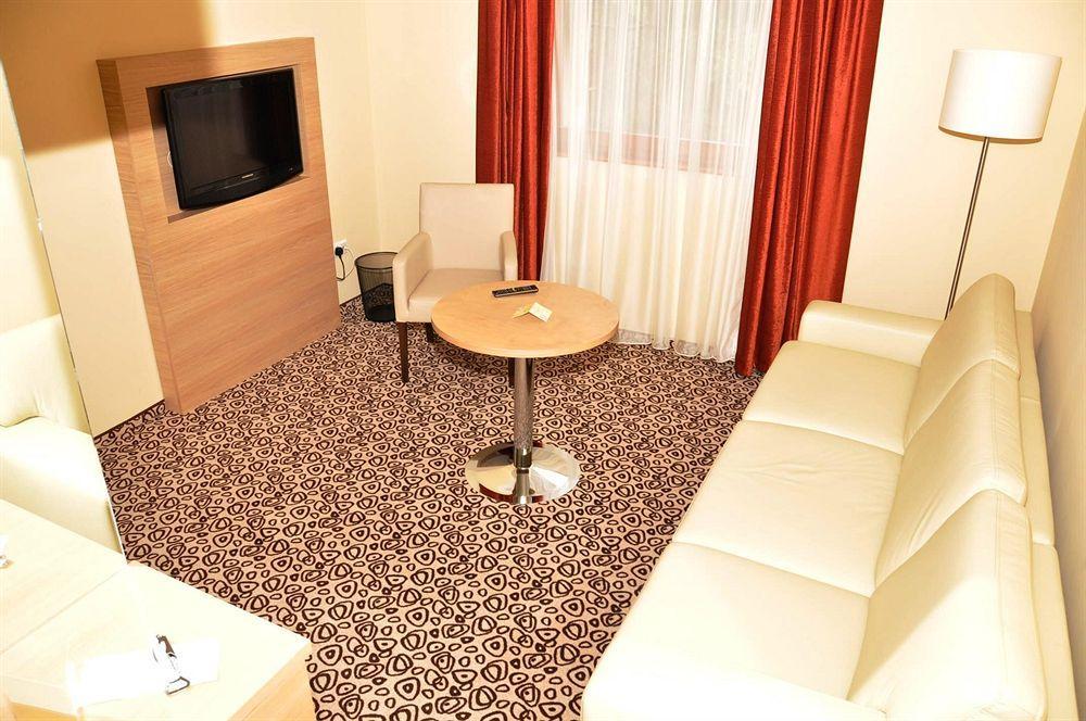 Erdospuszta Club Hotel Fenyves เดเบรตเซน ภายนอก รูปภาพ