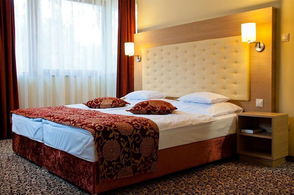 Erdospuszta Club Hotel Fenyves เดเบรตเซน ภายนอก รูปภาพ